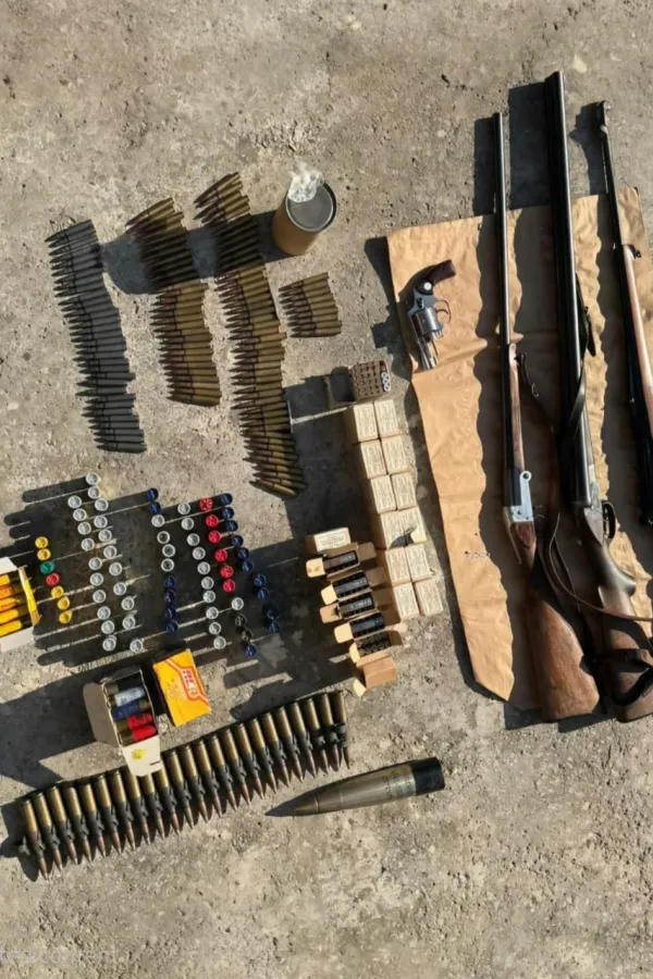 (FOTO) Pojačane aktivnosti policije na jugu: Oduzeti pi&scaron;tolji, revolver, pu&scaron;ke, sačmarice, municija, pronađene i opojne droge