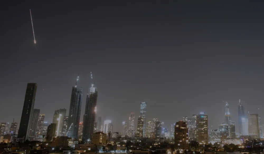 (FOTO/VIDEO) Hegset tvrdi da je novi ajatolah "ranjen i unakažen", broj poginulih pre&scaron;ao 2.000, Iran i Hezbolah gađaju Izrael