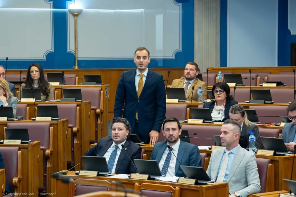 Milo&scaron; Konatar, URA