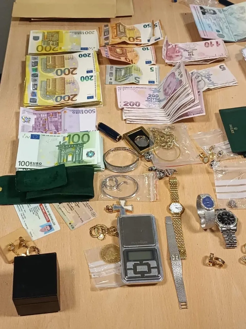 Roba zaplijenjena na aerodromu