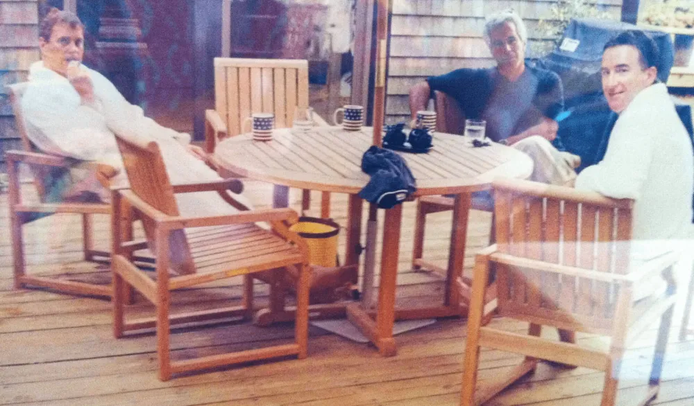 Objavljena zajednička fotografija Epstina, biv&scaron;eg princa Endrua i Pitera Mendelsona