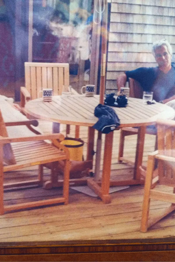 Objavljena zajednička fotografija Epstina, biv&scaron;eg princa Endrua i Pitera Mendelsona
