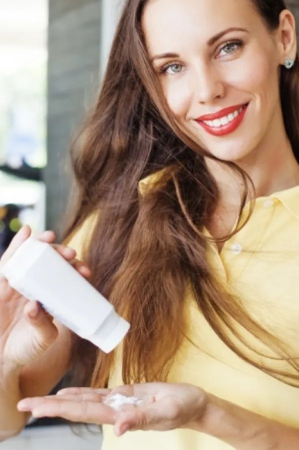 Koliko je suvi &scaron;ampon za kosu &scaron;tetan &ndash; i koje zamjene koristiti?