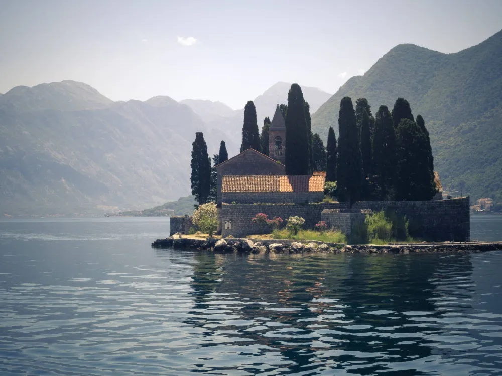 Nastavlja se period sunčanog vremena, popodne u planinskim predjelima povećana oblačnost