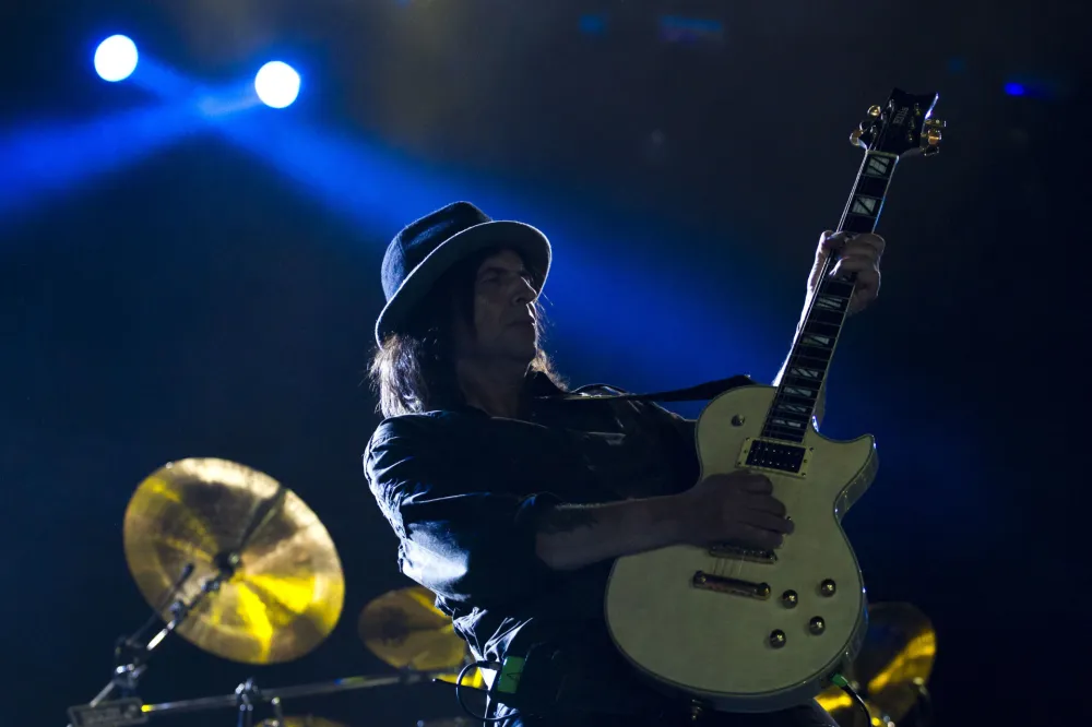 Preminuo gitarista legendarnog benda Motorhed