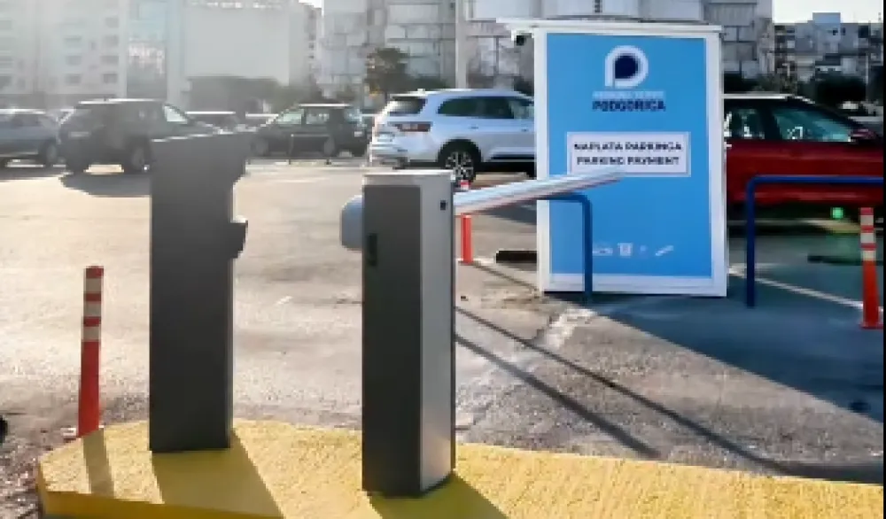 Na parkinzima kod Hrama i stadiona: Plaćanje karticom na rampi