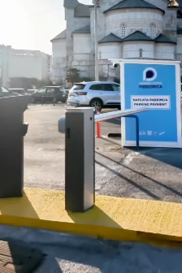 Na parkinzima kod Hrama i stadiona: Plaćanje karticom na rampi