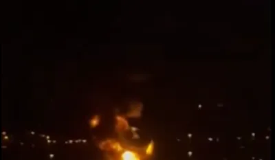 Požar kod aerodroma u Dubaiju nakon udara drona, obustavljeni letovi