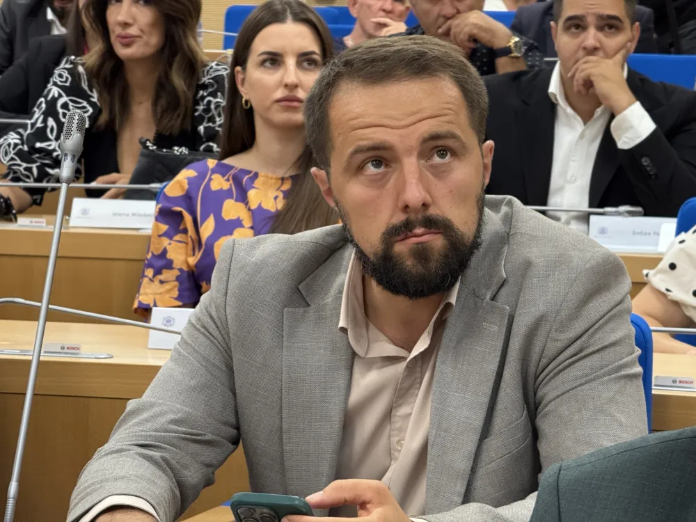 Mitar &Scaron;u&scaron;ić, Sjednica skup&scaron;tine Glavnog grada 28. avgust