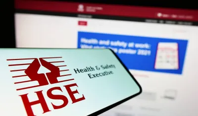 (VIDEO) Dvoje mladih u Engleskoj preminulo od meningitisa: Stotine studenata u redu čekaju antibiotike