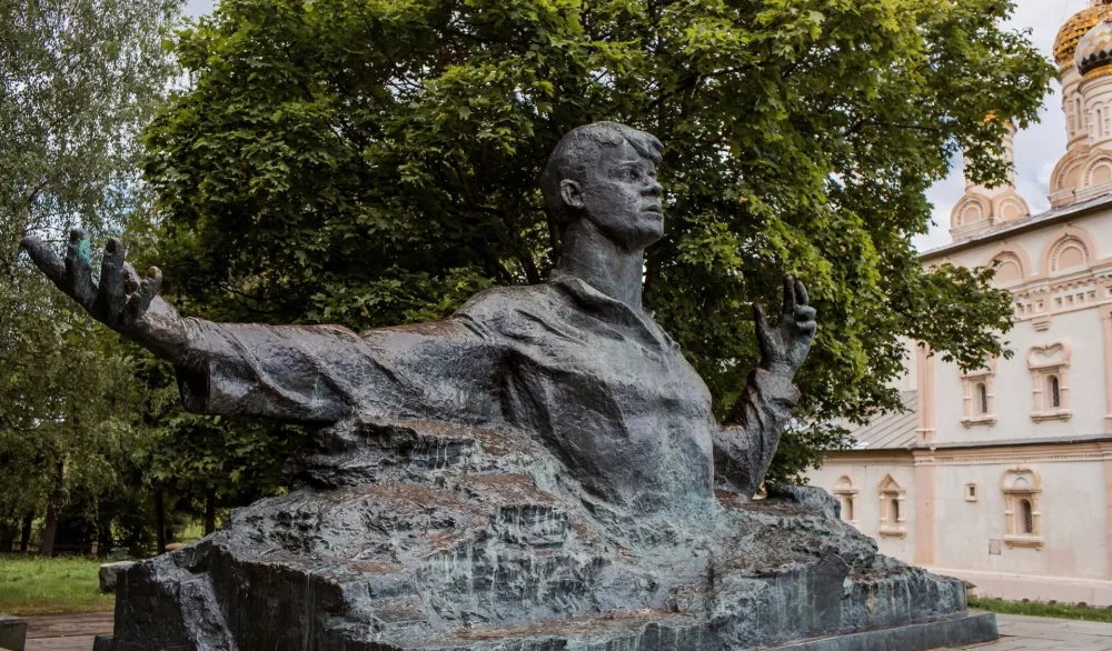 Zeta podiže spomenik Jesenjinu