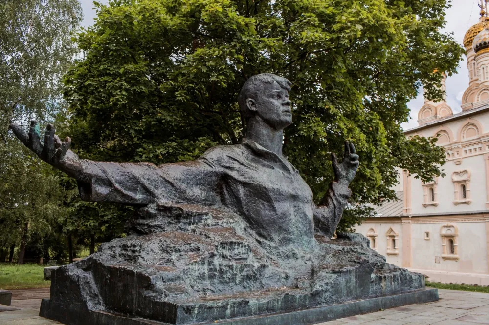 Zeta podiže spomenik Jesenjinu