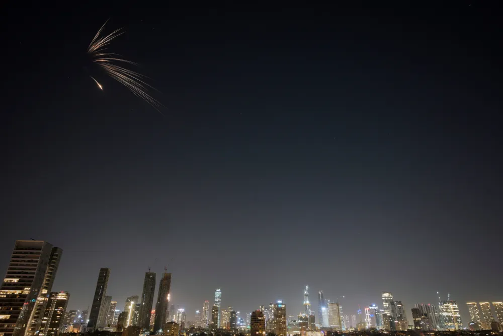 Rakete lansirane iz Irana preletjele su nebo iznad centralnog Izraela