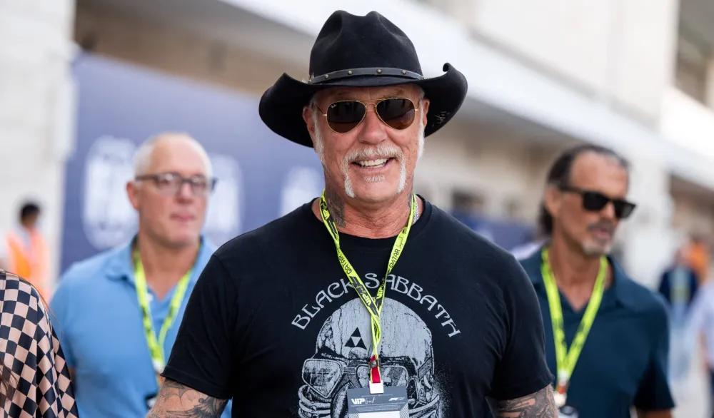 (FOTO) Frontmen Metalike zaprosio djevojku među ajkulama: Ulovili smo jedno drugo
