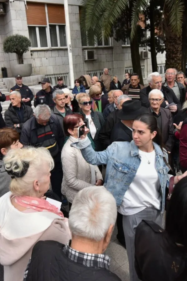 Protest penzionera