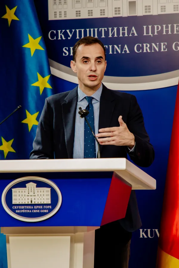 Konatar: Smanjimo akcize na gorivo, povećajmo penzije - sačuvajmo standard građana