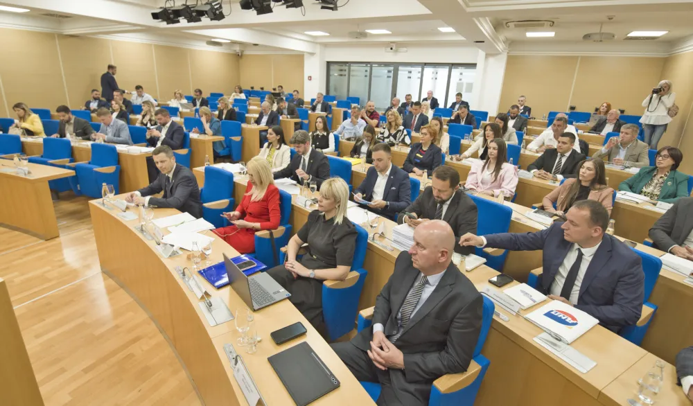 Skup&scaron;tina Glavnog grada u pat poziciji, svako svakome treba