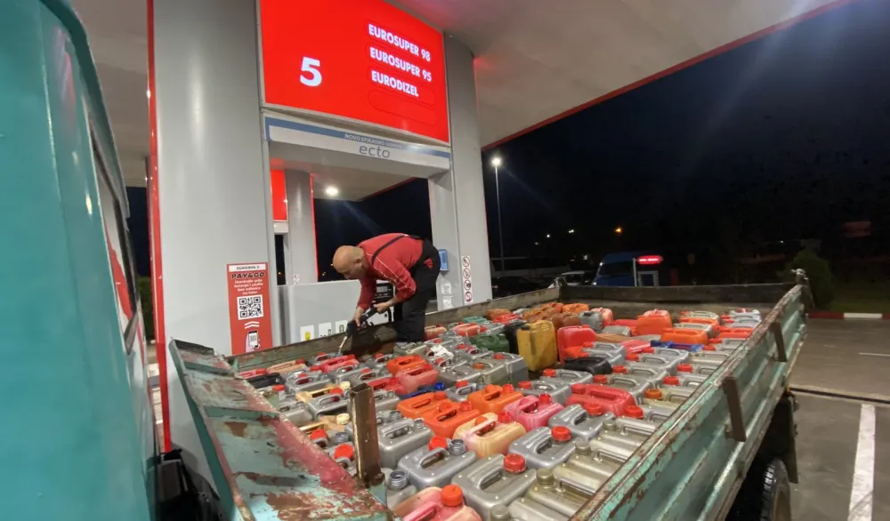 Naftne kompanije traže da Vlada promijeni uredbu: Vozačima neće dozvoliti da pune gorivo u bidonima