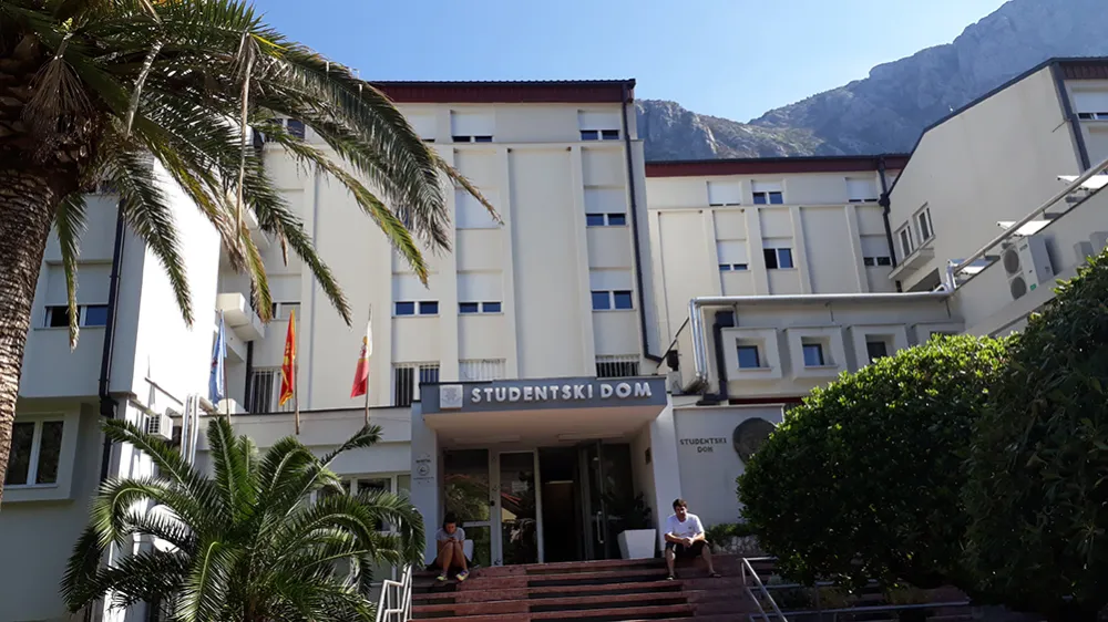 Preminuo student koji je pao sa četvrtog sprata studentskog doma u Kotoru