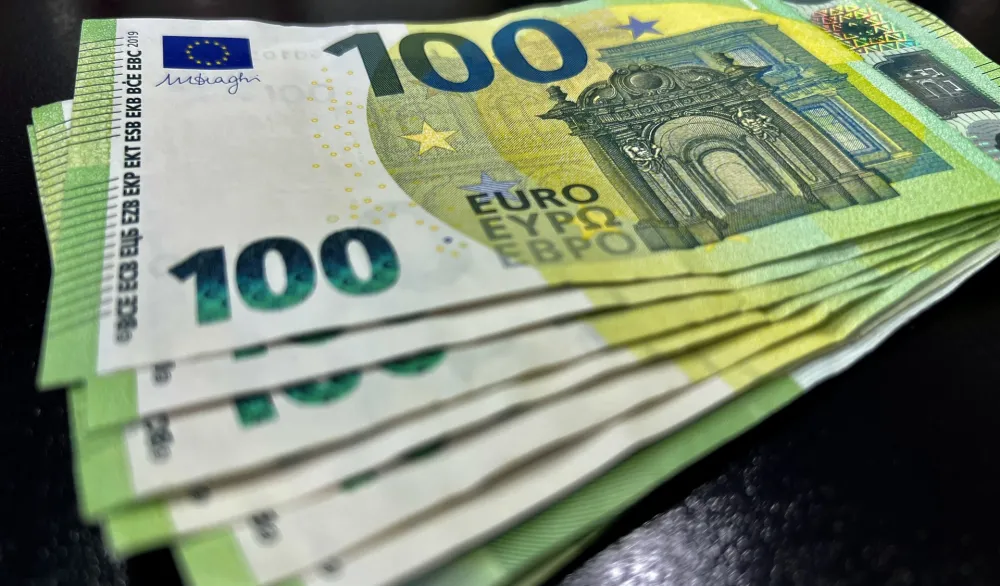 Ulcinj: Uhap&scaron;eno osumnjičeni za krađu 3.000 eura