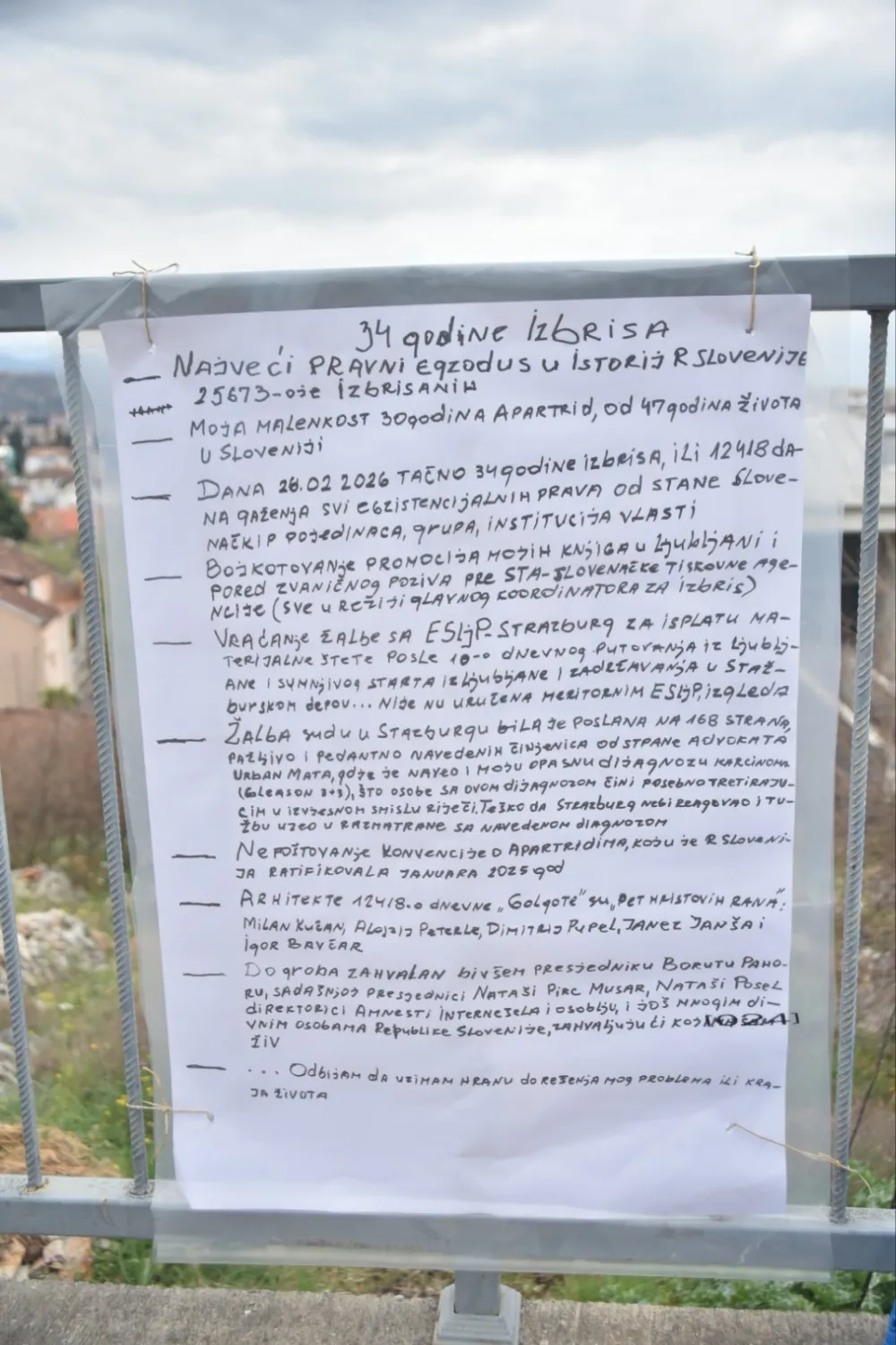 Sedamdesetogodi&scaron;njak tri nedjelje protestuje ispred Ambasade Slovenije: Za tri decenije "hoda po mukama" traži 2,5 miliona