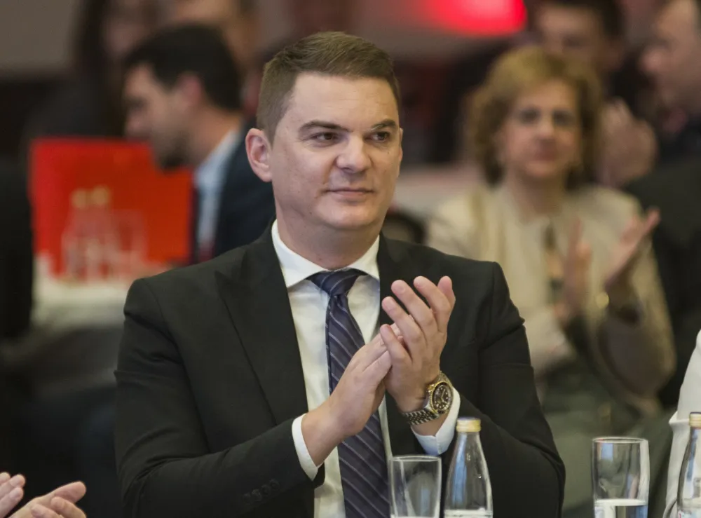 Vlada će smanjiti akcize, ali ne za 50 odsto