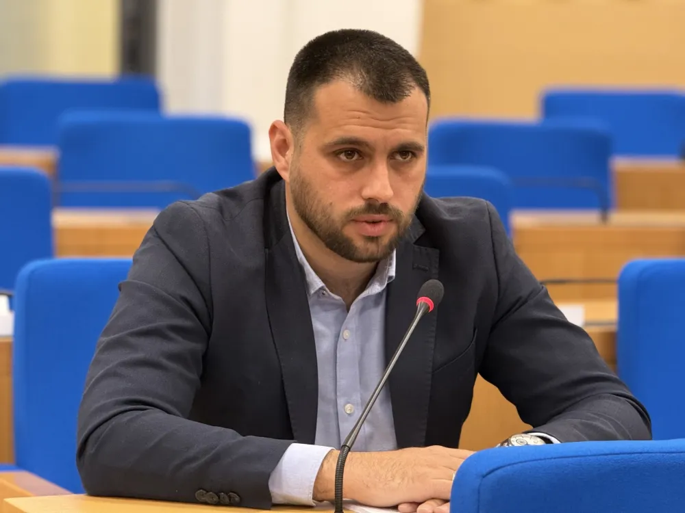 (VIDEO) Skup&scaron;tina Glavnog grada svojila nemoguće, član propisa ujedno i bri&scaron;u i mijenjaju