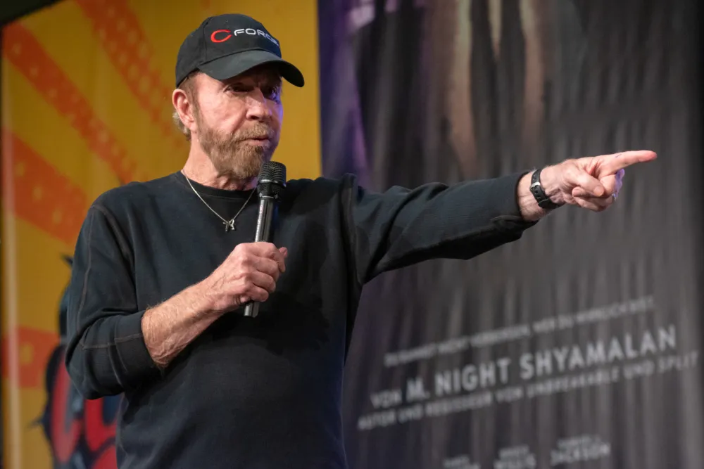 (VIDEO) Isplivao rijedak snimak Donalda Trampa i Čaka Norisa