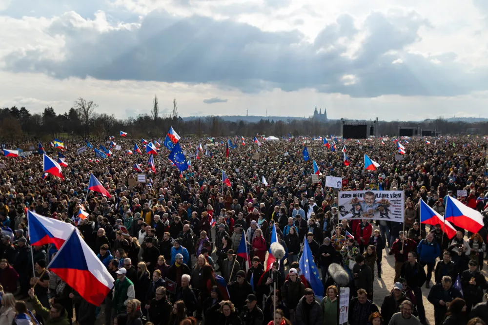 Veliki protest u Pragu: Česi odbijaju budućnost po modelu dana&scaron;nje Mađarske