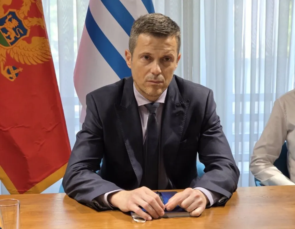 Kos stiže u Podgoricu, susret i sa Mujovićem