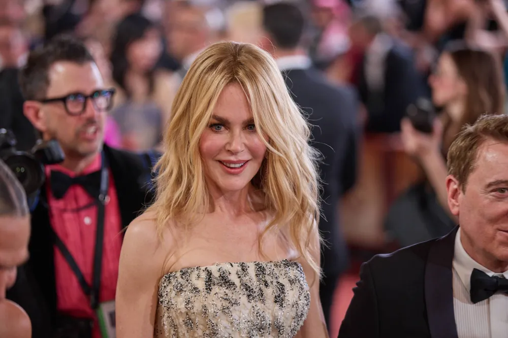 (FOTO) Nikol Kidman utjehu prona&scaron;la u zagrljaju kuma?
