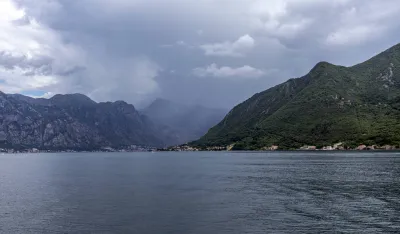 Danas oblačno, mjestimično slabe padavine