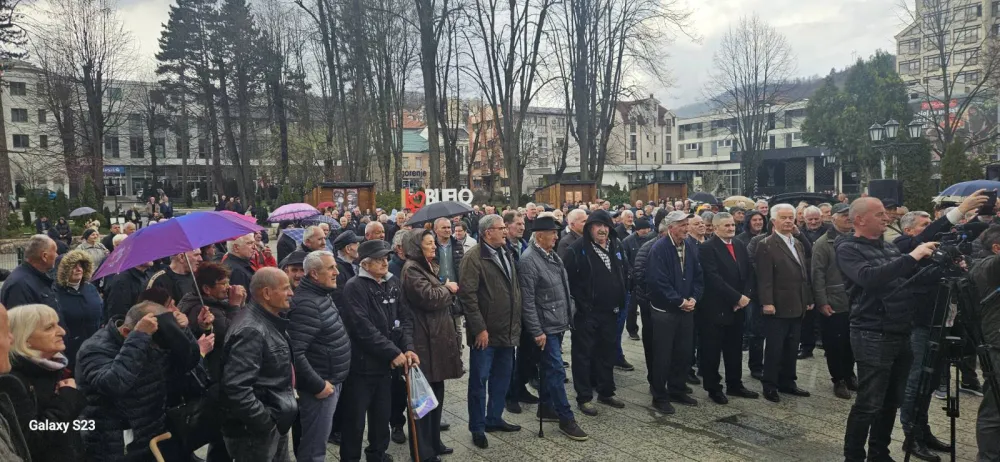 (VIDEO) Protest u Bijelom Polju: Penzioneri vi&scaron;e gladni nego siti, traže primanja dostojna čovjeka