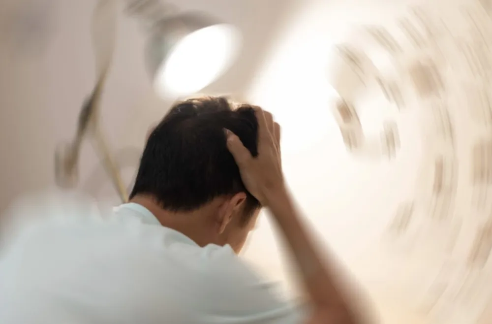 Faze i simptomi migrene za koje mnogi ne znaju: Depresivne epizode, bljeskovi i žudnja za hranom