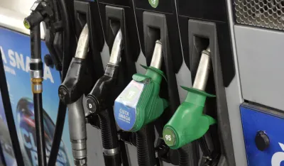 Velike gužve na pumpama u Hrvatskoj, nesta&scaron;ica dizela u Zagrebu