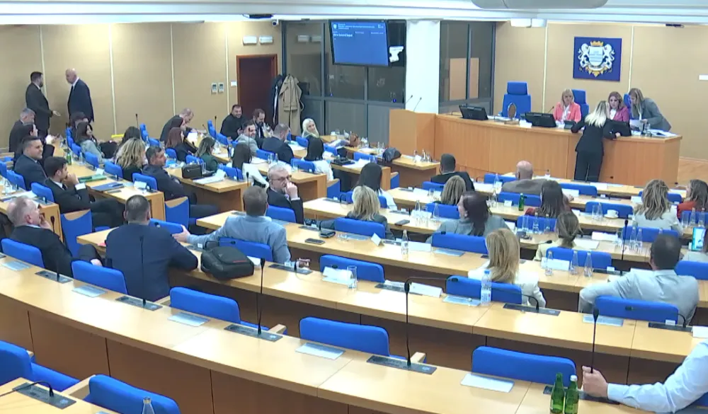 Ve&scaron;ović: Skup&scaron;tina ponovo da razmotri subvencije za boravak