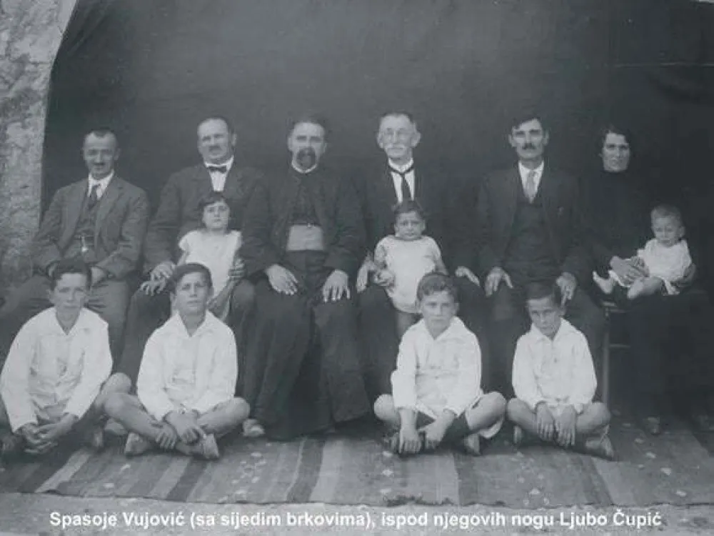 Tragom izblijedjelih slova: Olju&scaron;tena fasada otkrila zaboravljenu istoriju prvog nik&scaron;ićkog hotela