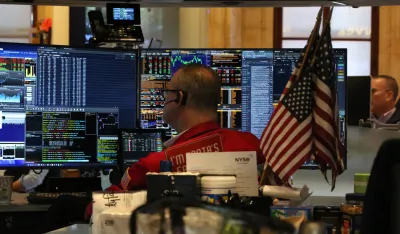 FT: Samo 15 minuta prije Trampove objave koja je oborila cijenu nafte obavljena transakcija vrijedna pola milijarde dolara