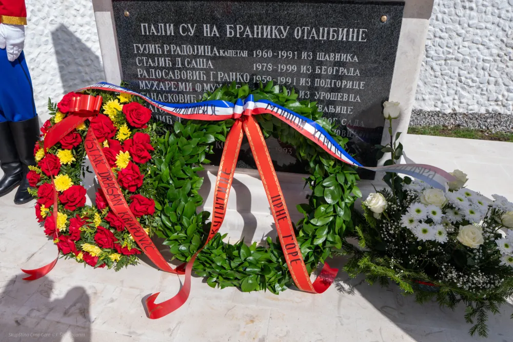 Mandić položio vijenac u kasarni Danilovgrad