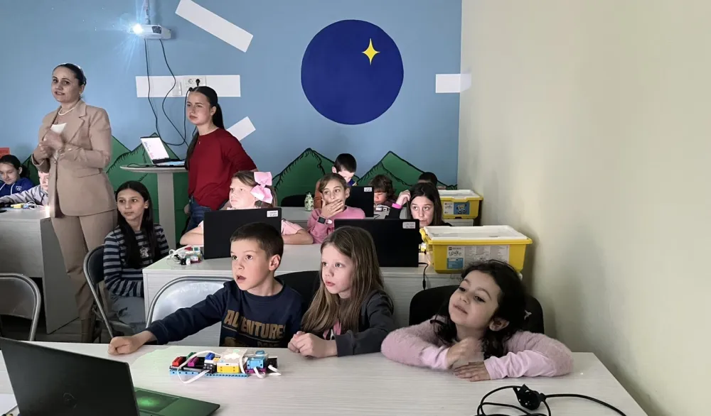 M:tel digitalna fabrika nastavlja sa edukativnim programima: Radionice programiranja i predavanja o vje&scaron;tačkoj inteligenciji