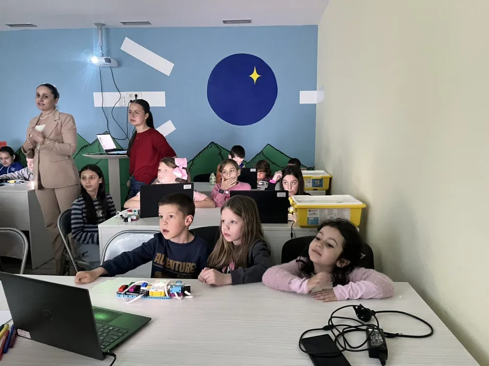 M:tel digitalna fabrika nastavlja sa edukativnim programima: Radionice programiranja i predavanja o vje&scaron;tačkoj inteligenciji