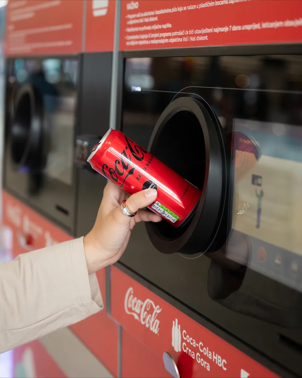 Coca-Cola sistem u Crnoj Gori i VOLI pokrenuli projekat "Uhvati čist talas - ambalažu vrati, manje plati