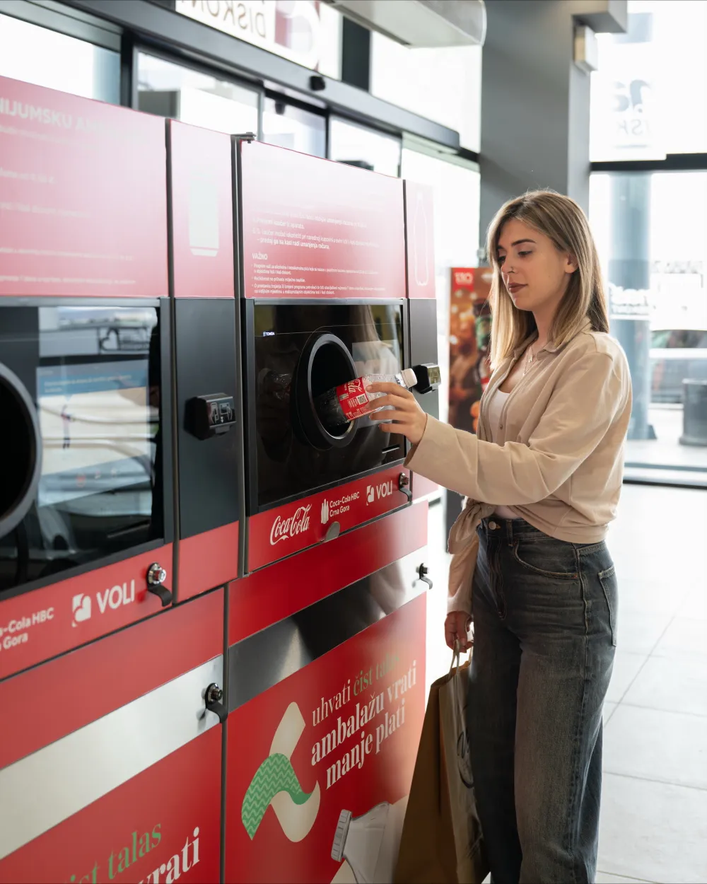 Coca-Cola sistem u Crnoj Gori i VOLI pokrenuli projekat "Uhvati čist talas - ambalažu vrati, manje plati