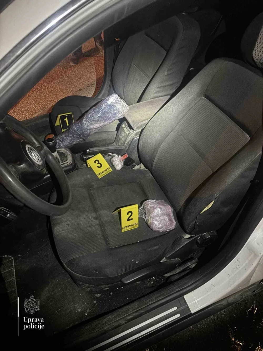 Uhap&scaron;en Beranac, u automobilu pronađeno oružje, eksplozivne naprave i droga