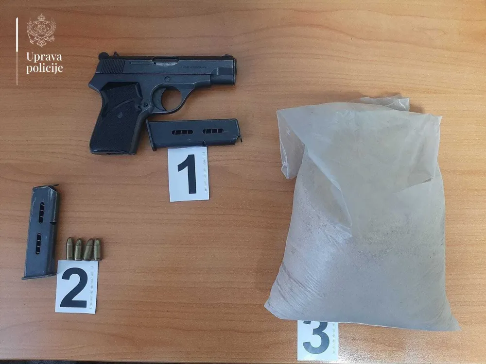 Oduzeti pi&scaron;tolj, municija, eksploziv i vozilo