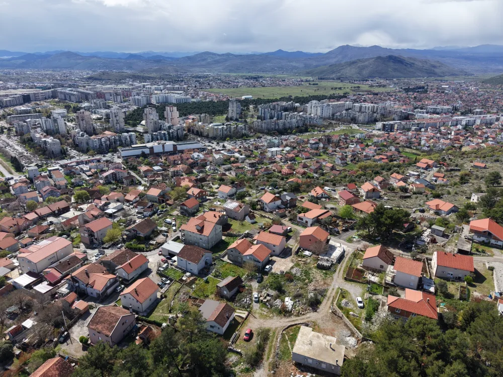 Papiri skuplji od zidova