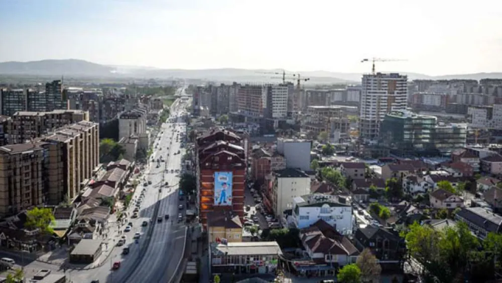 (VIDEO) Uru&scaron;ila se ulica u Pri&scaron;tini, velika jama usred puta