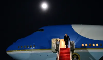 Napadnut Trampov avion