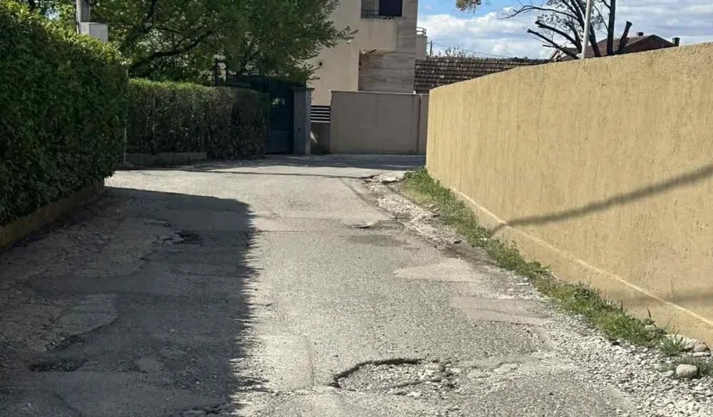 Apel stanovnika Ulice Vasa Bracanova: Zakrpiti rupe, ali ne obećanjima