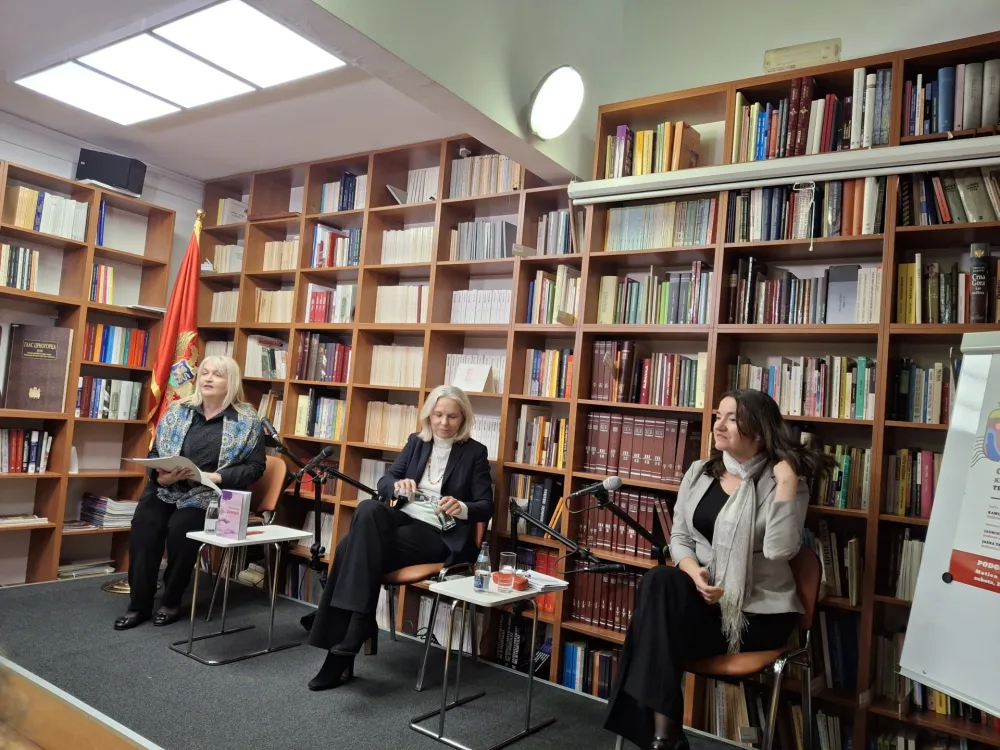Kamij Lorans: Jezik je majka koja me je obgrlila